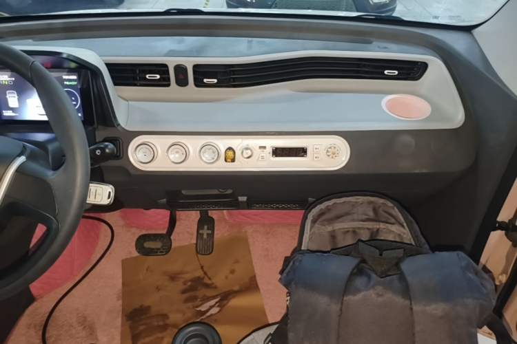 Used Wuling Hongguang MINIEV 2021 Macaron Fashion Model Lithium Iron Phosphate Audio And AC Panel