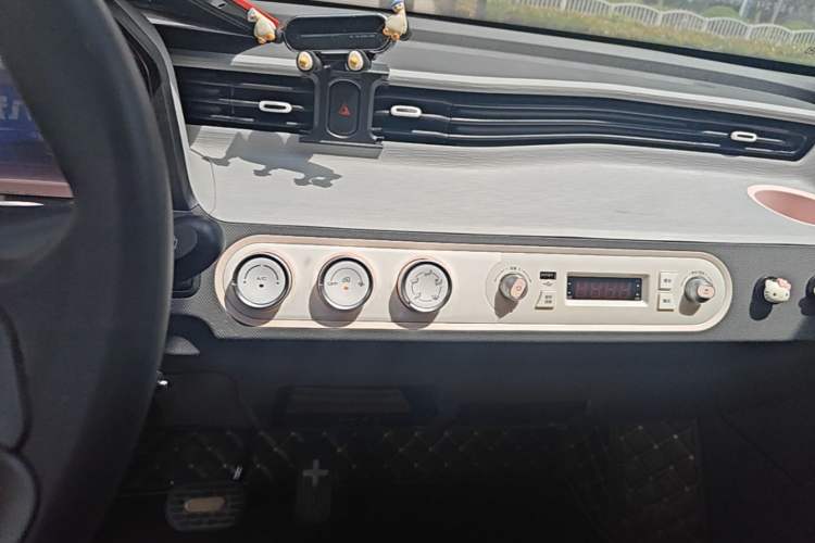 Used Wuling Hongguang MINIEV 2021 Macaron Premium Model – Lithium-NMC Audio And AC Panel