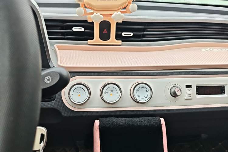 Used Wuling Hongguang MINIEV 2021 Macaron Premium Model – Lithium Iron Phosphate Audio And AC Panel