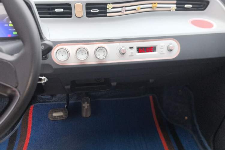 Used Wuling Hongguang MINIEV 2021 Macaron Fashion Model Lithium Iron Phosphate Audio And AC Panel