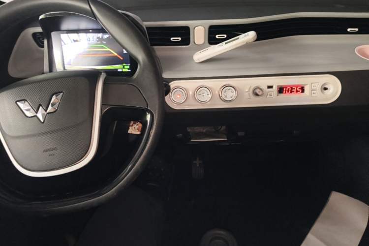 Used Wuling Hongguang MINIEV 2021 Macaron Premium Model – Lithium Iron Phosphate Audio And AC Panel