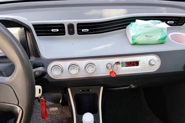 Used Wuling Hongguang MINIEV 2021 Macaron Premium Model – Lithium Iron Phosphate Audio And AC Panel