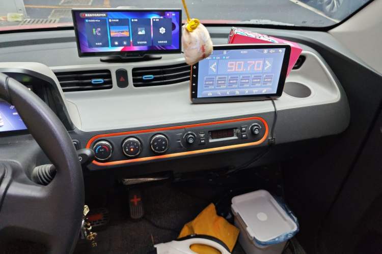 Used Wuling Hongguang MINIEV 2021 Macaron Fashion Edition Lithium-Ion Battery Audio And AC Panel