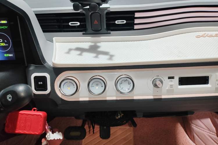 Used Wuling Hongguang MINIEV 2021 Macaron Premium Model – Lithium Iron Phosphate Audio And AC Panel