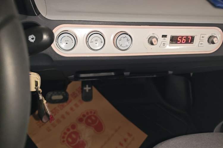 Used Wuling Hongguang MINIEV 2021 Macaron Premium Model – Lithium Iron Phosphate Audio And AC Panel