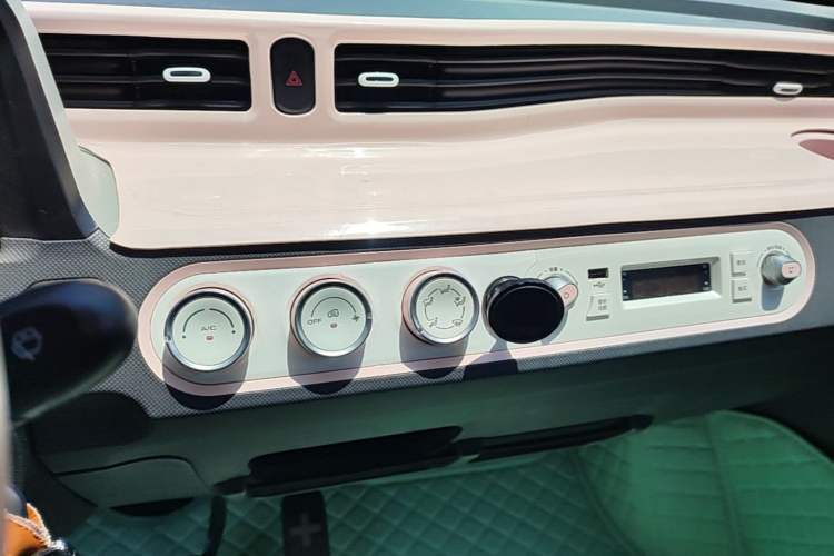 Used Wuling Hongguang MINIEV 2021 Macaron Fashion Edition Lithium-Ion Battery Audio And AC Panel