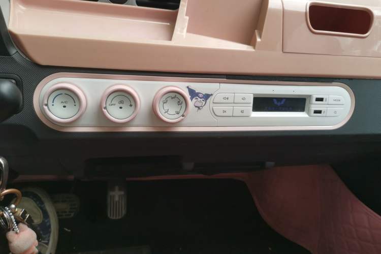 Used Wuling Hongguang MINIEV 2021 Macaron Premium Model – Lithium Iron Phosphate Audio And AC Panel