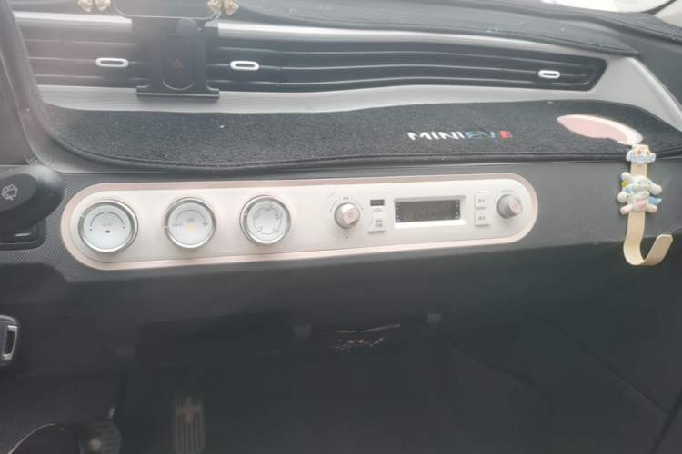 Used Wuling Hongguang MINIEV 2021 Macaron Premium Model – Lithium Iron Phosphate Audio And AC Panel