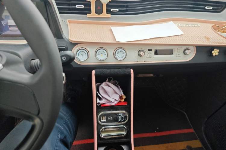Used Wuling Hongguang MINIEV 2021 Macaron Premium Model – Lithium Iron Phosphate Audio And AC Panel