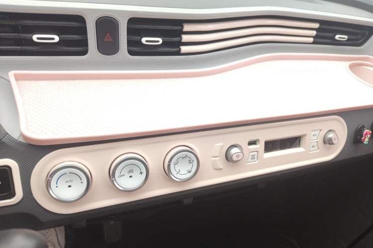 Used Wuling Hongguang MINIEV 2021 Macaron Fashion Edition Lithium-Ion Battery Audio And AC Panel