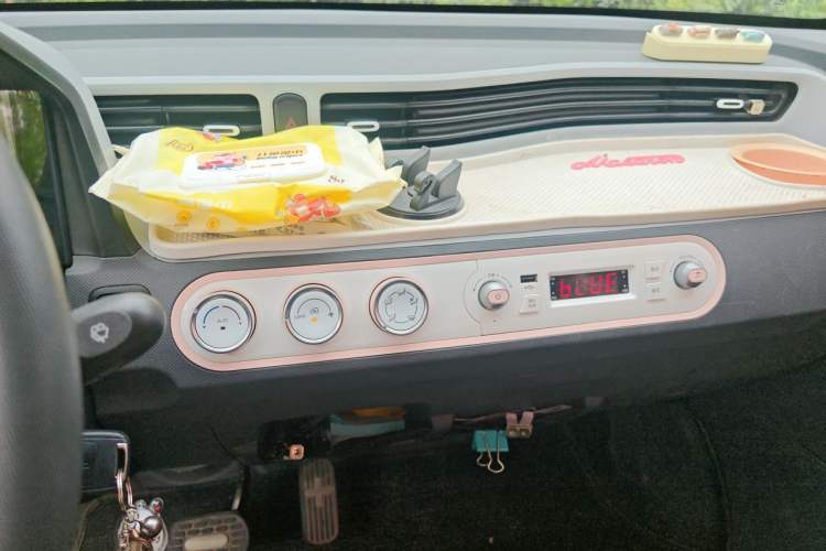 Used Wuling Hongguang MINIEV 2021 Macaron Premium Model – Lithium Iron Phosphate Audio And AC Panel
