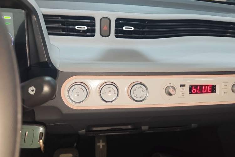 Used Wuling Hongguang MINIEV 2021 Macaron Fashion Model Lithium Iron Phosphate Audio And AC Panel