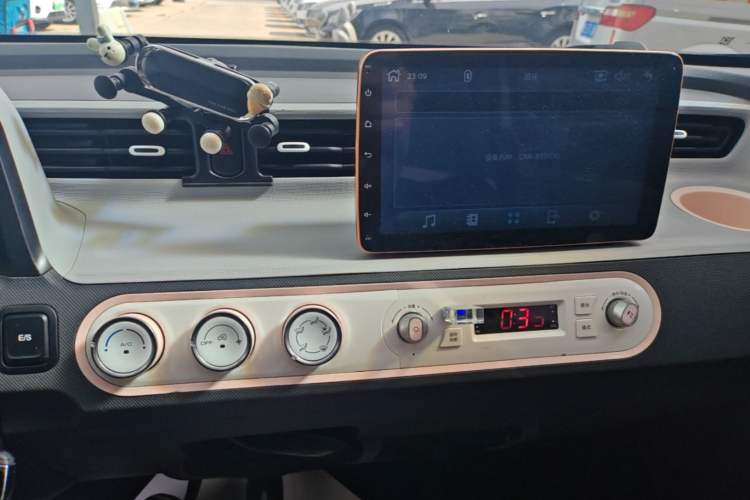 Used Wuling Hongguang MINIEV 2021 Macaron Fashion Model Lithium Iron Phosphate Audio And AC Panel