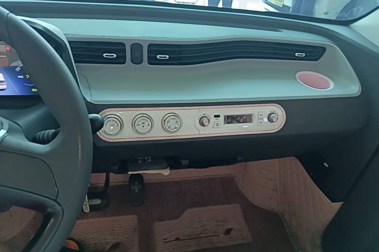 Used Wuling Hongguang MINIEV 2021 Macaron Premium Model – Lithium-NMC Audio And AC Panel