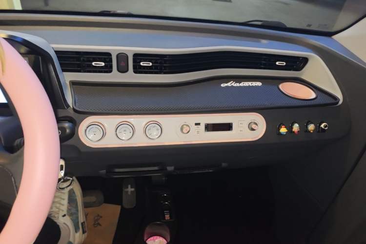 Used Wuling Hongguang MINIEV 2021 Macaron Premium Model – Lithium Iron Phosphate Audio And AC Panel