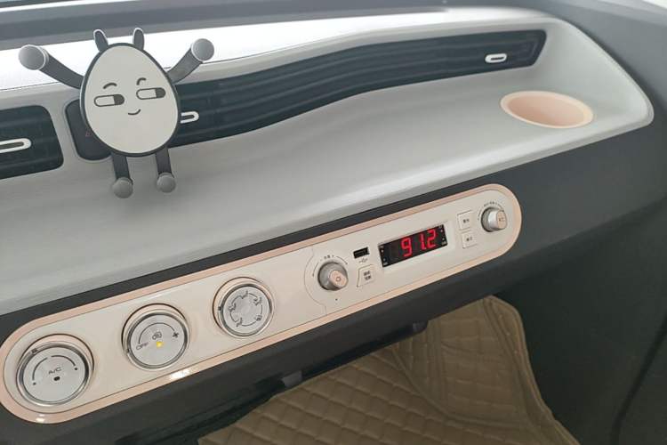 Used Wuling Hongguang MINIEV 2021 Macaron Fashion Model Lithium Iron Phosphate Audio And AC Panel