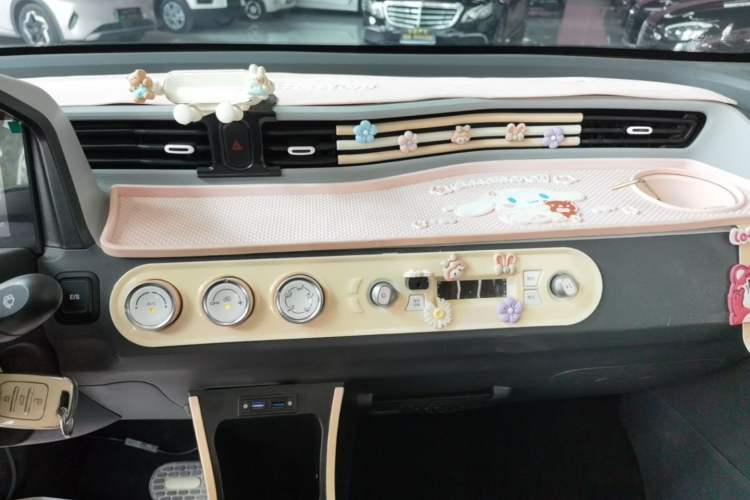 Used Wuling Hongguang MINIEV 2021 Macaron Premium Model – Lithium Iron Phosphate Audio And AC Panel