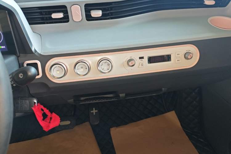 Used Wuling Hongguang MINIEV 2021 Macaron Premium Model – Lithium Iron Phosphate Audio And AC Panel