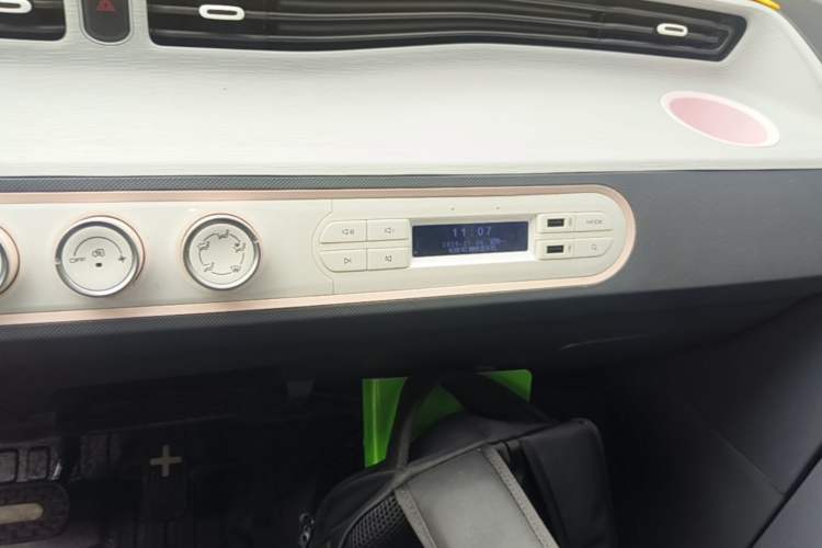 Used Wuling Hongguang MINIEV 2021 Macaron Premium Model – Lithium Iron Phosphate Audio And AC Panel