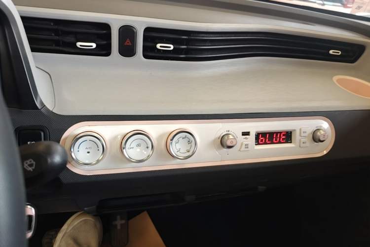 Used Wuling Hongguang MINIEV 2021 Macaron Fashion Model Lithium Iron Phosphate Audio And AC Panel