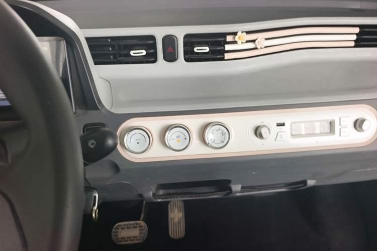 Used Wuling Hongguang MINIEV 2021 Macaron Premium Model – Lithium-NMC Audio And AC Panel
