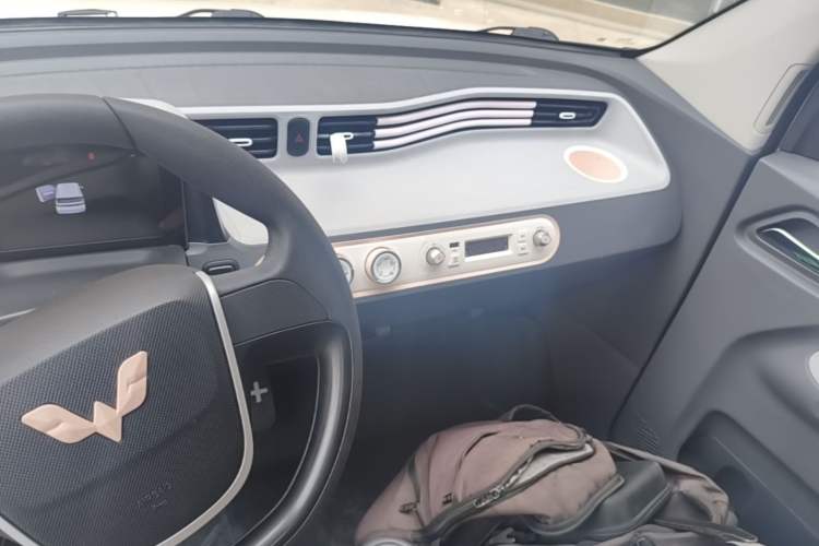 Used Wuling Hongguang MINIEV 2021 Macaron Fashion Model Lithium Iron Phosphate Audio And AC Panel