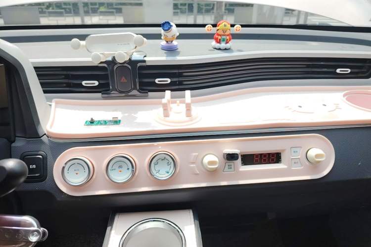Used Wuling Hongguang MINIEV 2021 Macaron Sandwich Model 170 km Lithium Iron Phosphate Audio And AC Panel