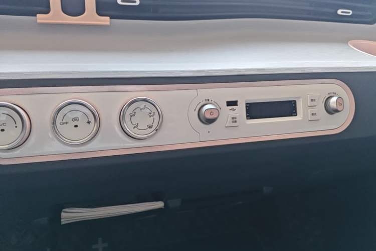 Used Wuling Hongguang MINIEV 2021 Macaron Premium Model – Lithium Iron Phosphate Audio And AC Panel