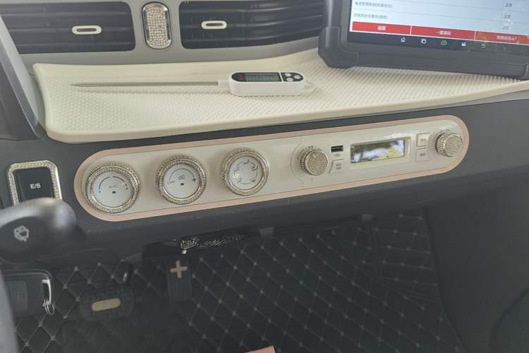 Used Wuling Hongguang MINIEV 2021 Macaron Premium Model – Lithium Iron Phosphate Audio And AC Panel
