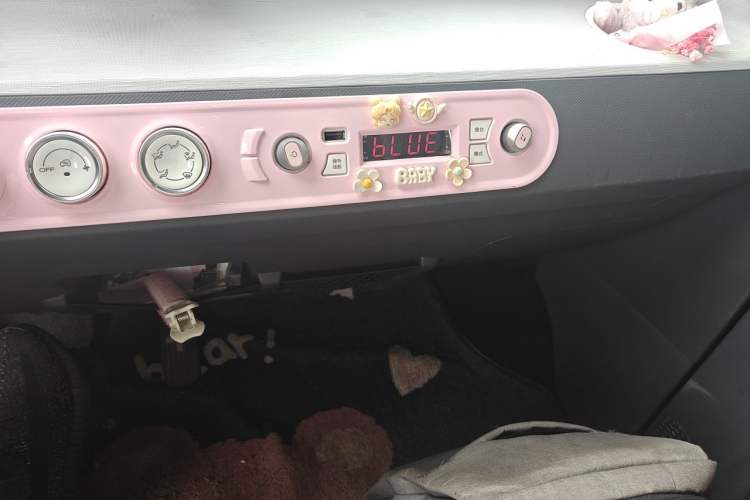 Used Wuling Hongguang MINIEV 2021 Macaron Premium Model – Lithium Iron Phosphate Audio And AC Panel