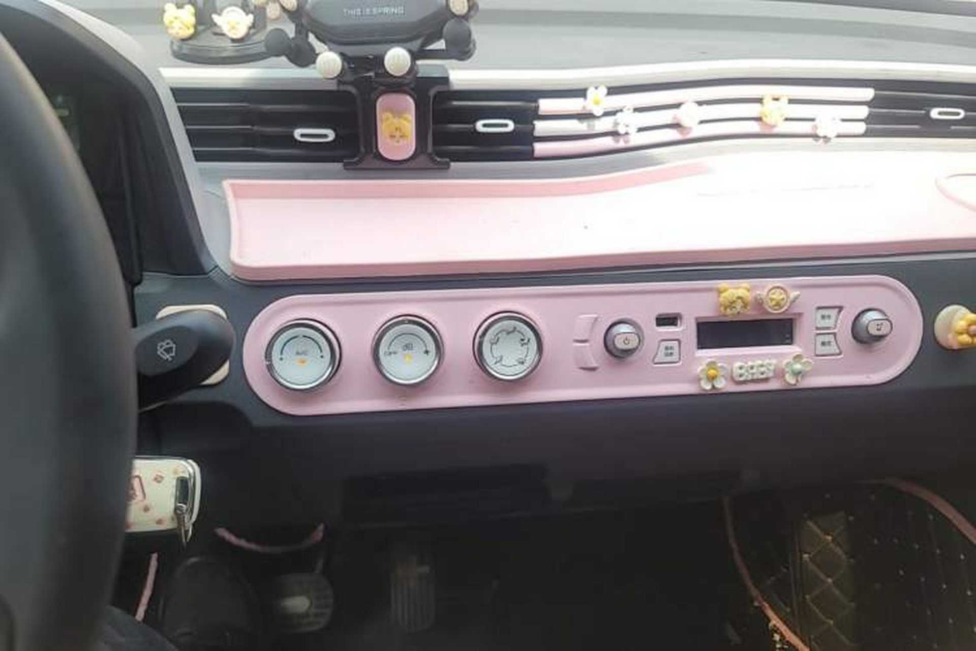 Used Wuling Hongguang MINIEV 2021 Macaron Premium Model – Lithium Iron Phosphate Audio And AC Panel