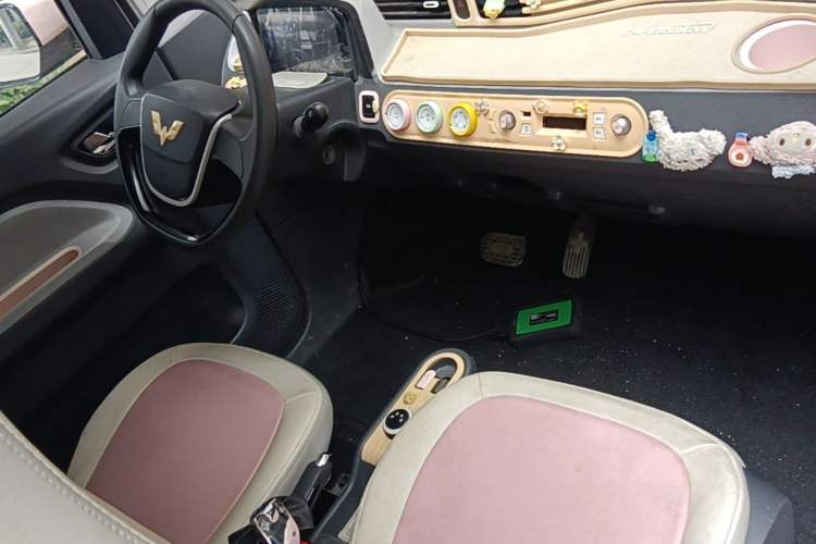 Used Wuling Hongguang MINIEV 2021 Macaron Sandwich Model 120 km Lithium Iron Phosphate Audio And AC Panel