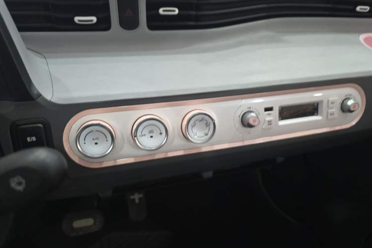 Used Wuling Hongguang MINIEV 2021 Macaron Fashion Edition Lithium-Ion Battery Audio And AC Panel