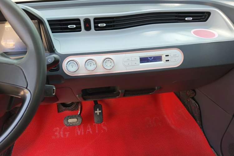 Used Wuling Hongguang MINIEV 2021 Macaron Premium Model – Lithium Iron Phosphate Audio And AC Panel