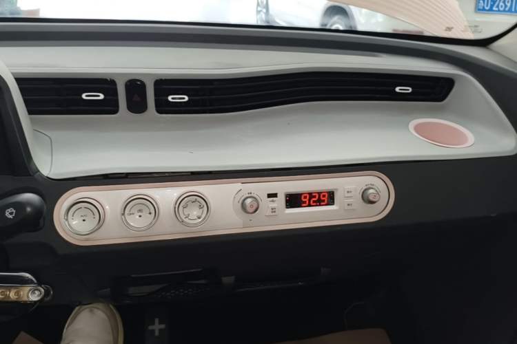 Used Wuling Hongguang MINIEV 2021 Macaron Premium Model – Lithium Iron Phosphate Audio And AC Panel