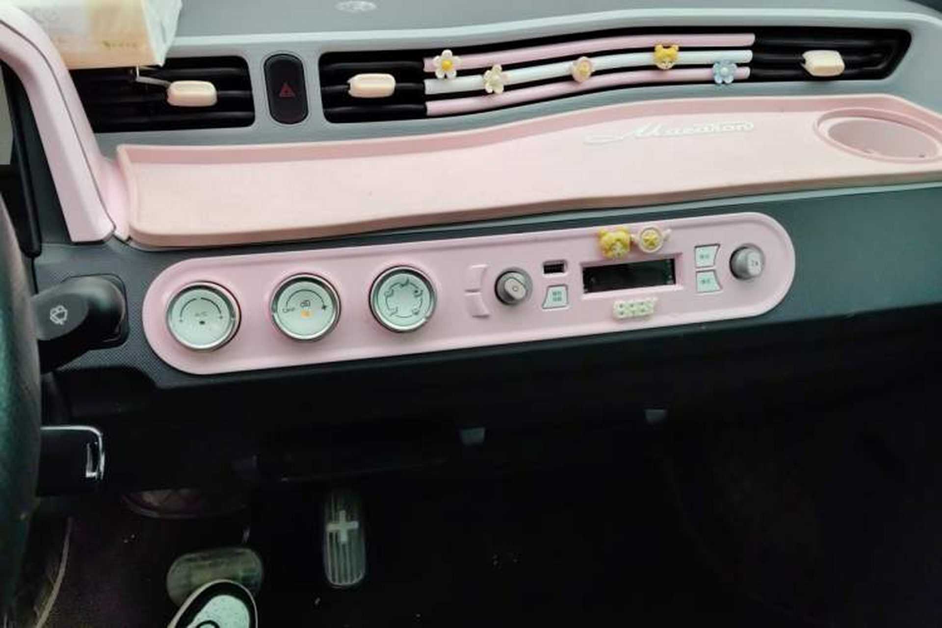 Used Wuling Hongguang MINIEV 2021 Macaron Premium Model – Lithium Iron Phosphate Audio And AC Panel