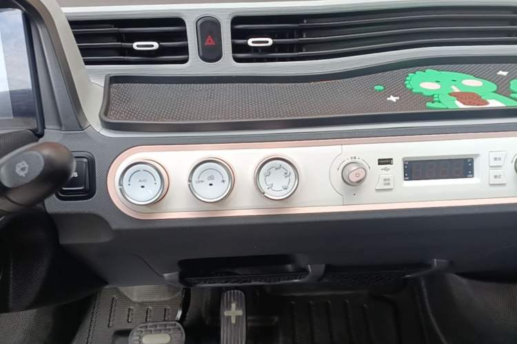 Used Wuling Hongguang MINIEV 2021 Macaron Premium Model – Lithium Iron Phosphate Audio And AC Panel