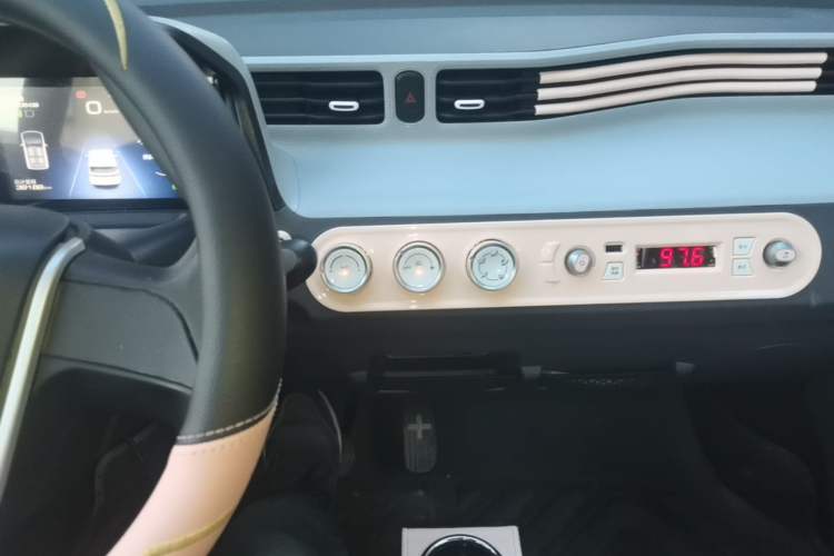 Used Wuling Hongguang MINIEV 2021 Macaron Premium Model – Lithium Iron Phosphate Audio And AC Panel
