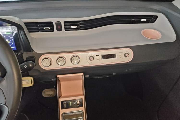 Used Wuling Hongguang MINIEV 2021 Macaron Premium Model – Lithium Iron Phosphate Audio And AC Panel