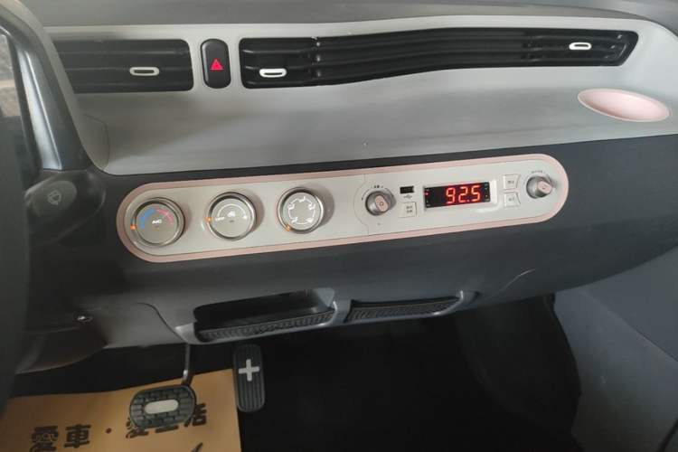 Used Wuling Hongguang MINIEV 2021 Macaron Fashion Edition Lithium-Ion Battery Audio And AC Panel