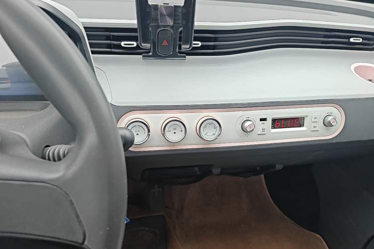Used Wuling Hongguang MINIEV 2021 Macaron Fashion Model Lithium Iron Phosphate Audio And AC Panel