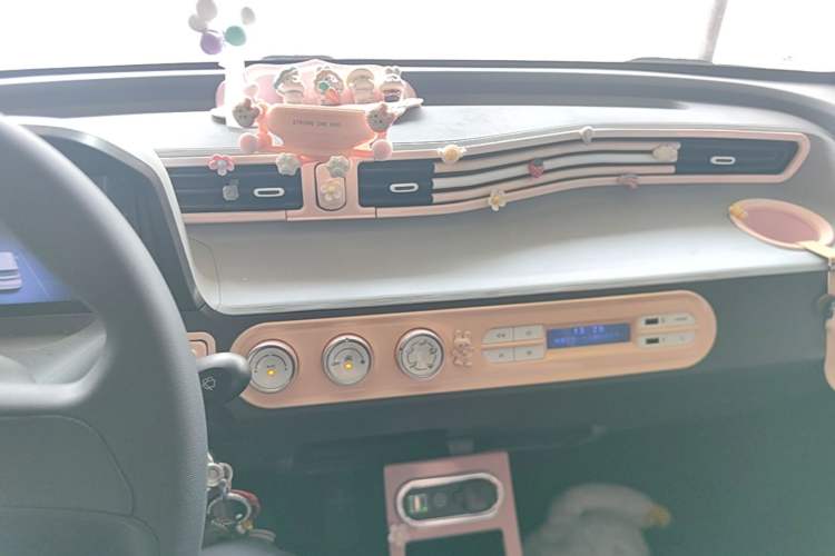 Used Wuling Hongguang MINIEV 2021 Macaron Fashion Edition Lithium-Ion Battery Audio And AC Panel