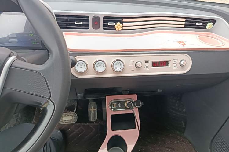 Used Wuling Hongguang MINIEV 2021 Macaron Fashion Model Lithium Iron Phosphate Audio And AC Panel