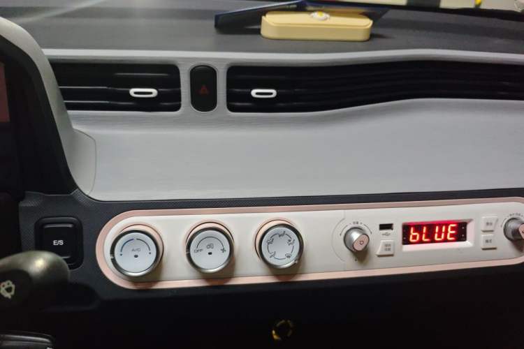 Used Wuling Hongguang MINIEV 2021 Macaron Premium Model – Lithium-NMC Audio And AC Panel