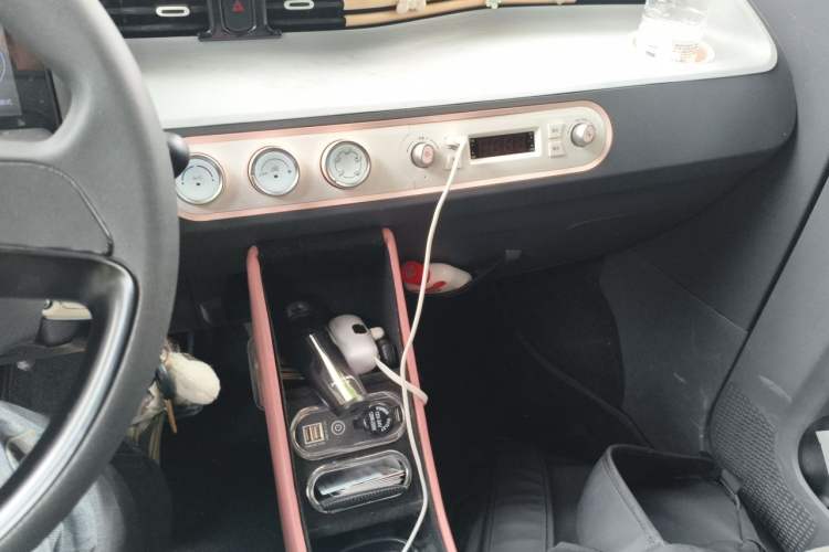 Used Wuling Hongguang MINIEV 2021 Macaron Premium Model – Lithium Iron Phosphate Audio And AC Panel