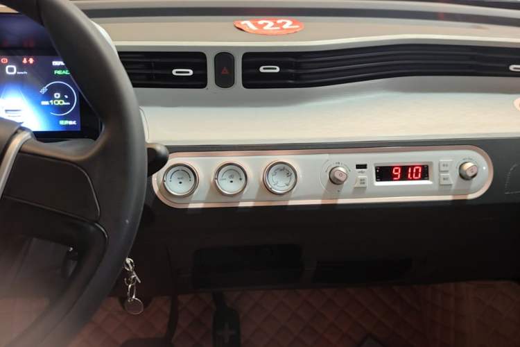 Used Wuling Hongguang MINIEV 2021 Macaron Sandwich Model 170 km Lithium Iron Phosphate Audio And AC Panel