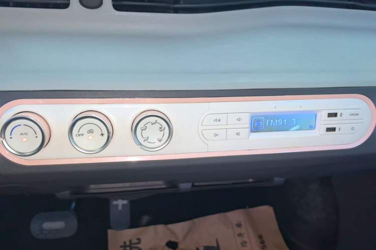 Used Wuling Hongguang MINIEV 2021 Macaron Premium Model – Lithium Iron Phosphate Audio And AC Panel