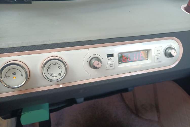 Used Wuling Hongguang MINIEV 2021 Macaron Premium Model – Lithium Iron Phosphate Audio And AC Panel