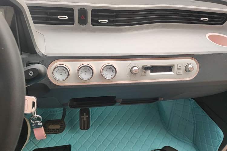 Used Wuling Hongguang MINIEV 2021 Macaron Premium Model – Lithium Iron Phosphate Audio And AC Panel