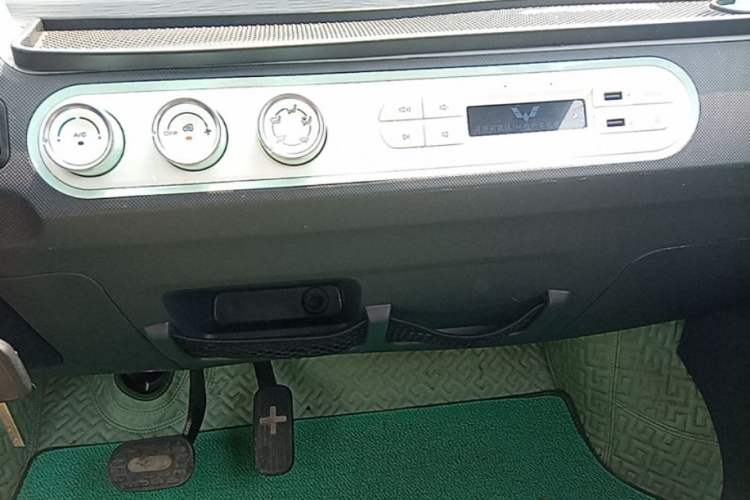 Used Wuling Hongguang MINIEV 2021 Macaron Premium Model – Lithium-NMC Audio And AC Panel